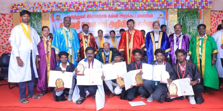 திண்டிவனம் அடுத்த கோனேரிகுப்பம் சரஸ்வதி கலை அறிவியல் கல்லூரி பட்டமளிப்பு விழா