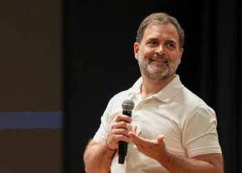 இளைஞர்களின் நம்பிக்கையை கெடுக்கிறது அரசு : ராகுல் குற்றச்சாட்டு