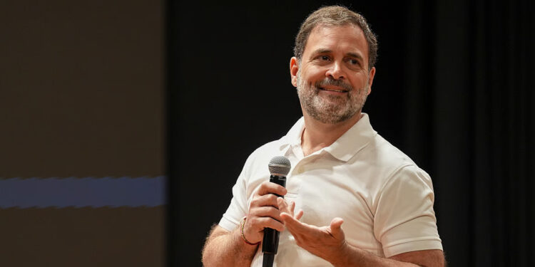 இளைஞர்களின் நம்பிக்கையை கெடுக்கிறது அரசு : ராகுல் குற்றச்சாட்டு