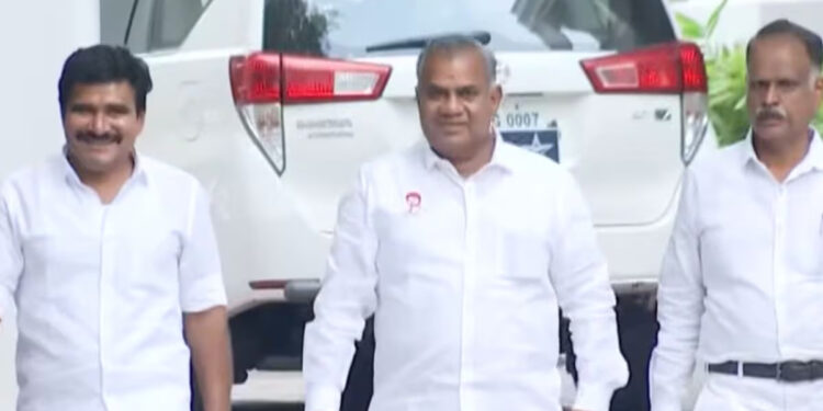 “நீதிமன்றக் கட்டுப்பாடுகளுக்குக் கட்டுப்படுகிறோம்” – முன்ஜாமீன் கோரி தவெக ஆனந்த் மனு