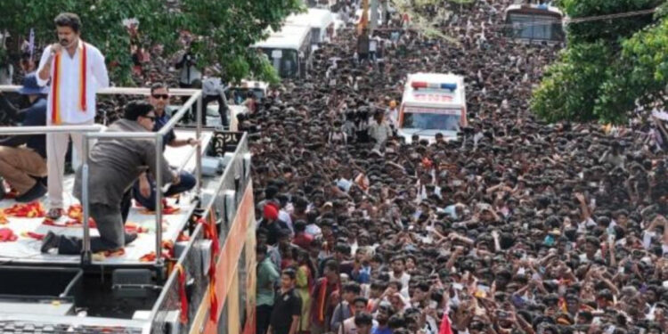 விஜய் பரப்புரை பயணத்தில் விதிமீறல் : தவெக நிர்வாகிகள் 5 பேர் மீது வழக்குப்பதிவு