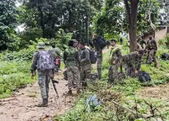 ஜார்க்கண்டில் நக்சலைட் துப்பாக்கிச்சண்டை : 2 பாதுகாப்பு படை வீரர்கள் வீரமரணம், ஒருவர் காயம்