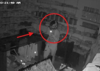 ஜவுளி கடையில் தலைகவச கொள்ளையன்..!