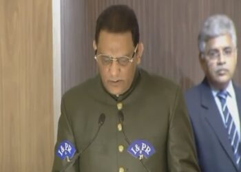 தெலங்கானா அமைச்சராக கிரிக்கெட் வீரர் அசாரூதீன் பதவியேற்பு