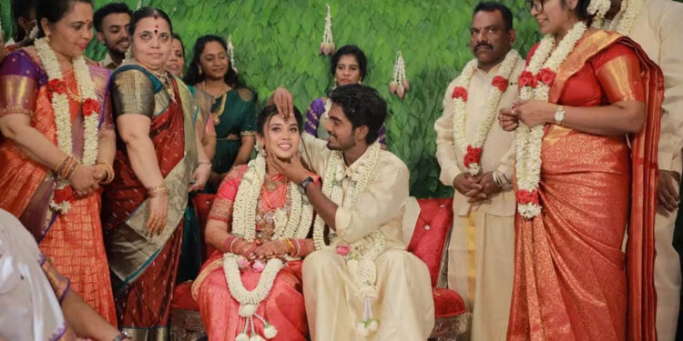 ‘டூரிஸ்ட் ஃபேமிலி’ இயக்குனர் அபிஷன் ஜீவிந்த் – அகிலா திருமணம் !