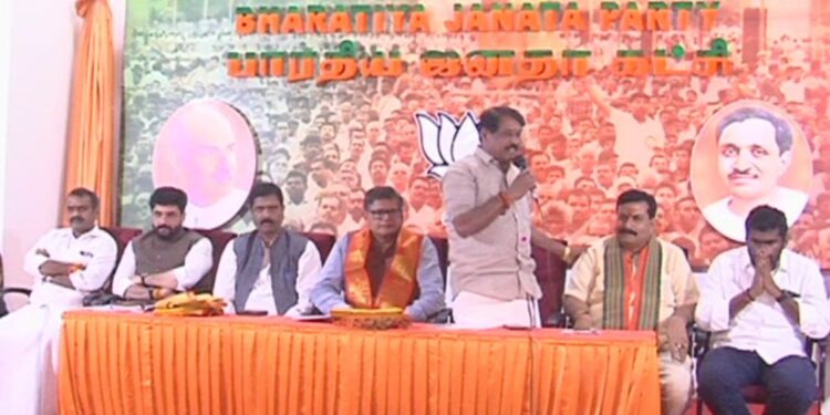 கரூர் TVK விவகாரத்தை மடைமாற்றம் செய்கிறது திமுக