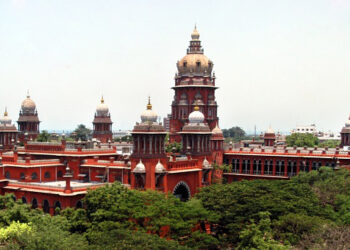 அரசியல் பிரமுகர்கள் வழக்கில் எதுவும் நகர்வதில்லை மற்றவர்கள் வழக்கில் வந்தே பாரத் வேகம் – உயர்நீதிமன்றம் காட்டம்