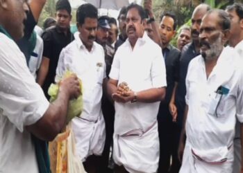 வேட்டியை மடித்து கட்டி இறங்கிய EPS – விவசாயிகள் முறையீடு