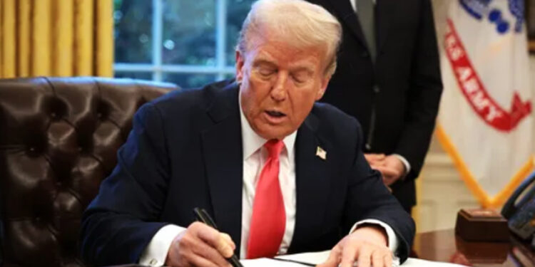 வெளிநாட்டவர்களுக்கு வேலை அனுமதி ரத்து – அமெரிக்காவின் புதிய உத்தரவு