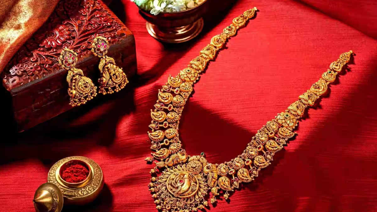 தொடர்ந்து சரிந்து வரும் தங்கம் விலை : சவரனுக்கு ரூ.320 குறைவு !