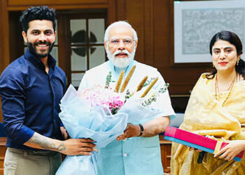 குஜராத் அமைச்சராக ரவீந்திர ஜடேஜாவின் மனைவி ரிவாபா ஜடேஜா பதவியேற்பு !