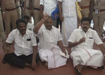 அதிமுக முடிந்தது…இப்போ பாமக சட்டமன்ற உறுப்பினர்கள் தர்ணா போராட்டம்