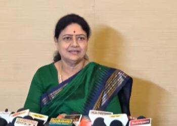 “அதிமுகவில் சர்ப்ரைஸ் நடக்கும்… Wait and See” : சசிகலா பரபரப்பு பேச்சு !