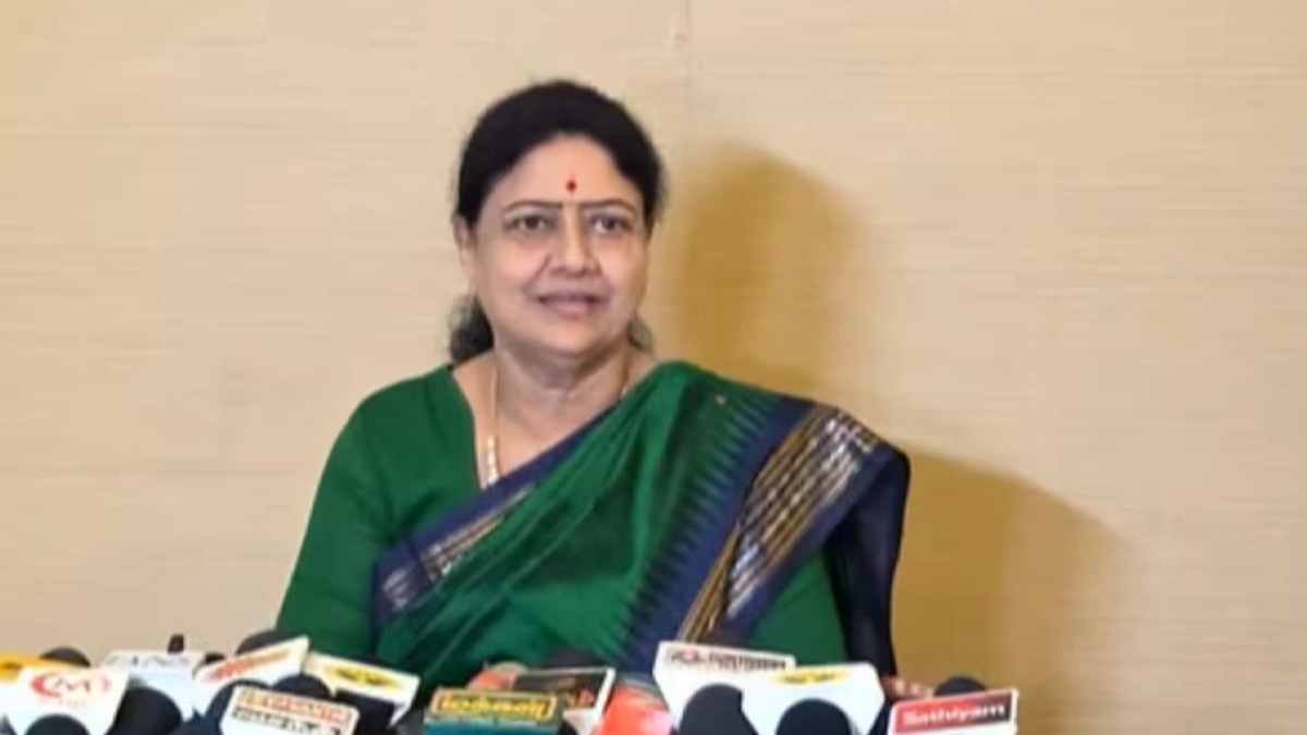 “அதிமுகவில் சர்ப்ரைஸ் நடக்கும்… Wait and See” : சசிகலா பரபரப்பு பேச்சு !