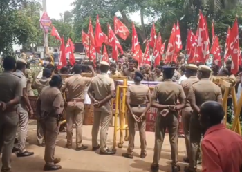 திருவாரூர் மாவட்டம் ஆட்டோ தொழிலாளர் சங்கத்தின் சார்பில் முற்றுகை போராட்டம்