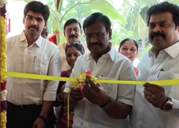 திருவள்ளூர் மாவட்ட இணை ஆணையர் அலுவகத்தை சிருபான்மை நலத்துறை அமைச்சர் சா.மு.நாசர் குத்துவிளக்கேற்றி தொடங்கி வைத்தார்