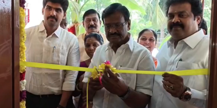 திருவள்ளூர் மாவட்ட இணை ஆணையர் அலுவகத்தை சிருபான்மை நலத்துறை அமைச்சர் சா.மு.நாசர் குத்துவிளக்கேற்றி தொடங்கி வைத்தார்