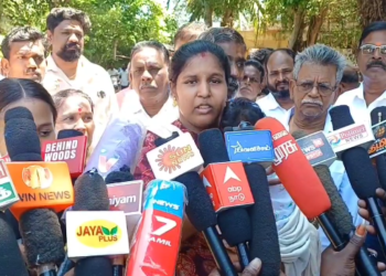 சீர்காழி கணவன், மகள்களுக்கு தெரியாமல்  சொத்துகள் விற்று விட்டு தலைமறைவாகிய பெண் விட்டதாக புகார்