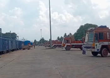 மயிலாடுதுறை மாவட்டத்தில் நெல் சேமிப்புக்கிடங்குகளில் இருந்து 2,000 மெட்ரிக் டன் நெல் மூட்டைகள் ரயில் வேன்கள் மூலம் அரவைக்காக திருப்பூர் மண்டலத்துக்கு அனுப்பி வைப்பு