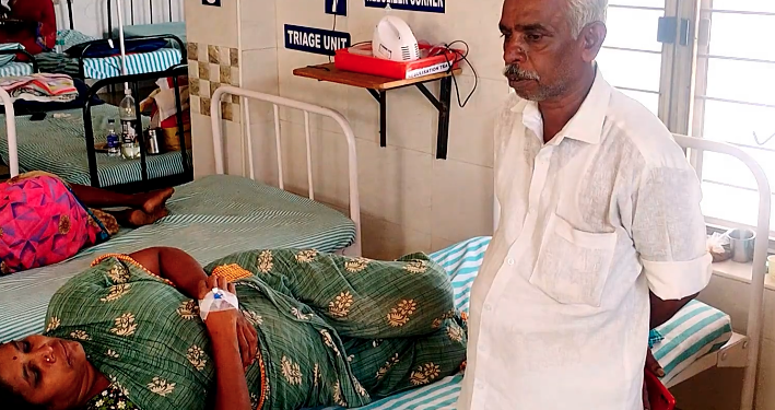 மன்னார்குடி அருகே ஆனந்தன் என்பவருக்கு சொந்தமான கம்பி வேலியை 50-க்கும் மேற்பட்டோர் அடித்து உடைக்கும் வீடியோ