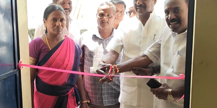 காளிங்கராயன்ஓடை கிராமத்தில் ரூ.12 லட்சம் மதிப்பீட்டில் புதிதாக கட்டப்பட்ண அங்கன்வாடி கட்டிடத்தை S.ராஜகுமார் பயன்பாட்டிற்காக திறந்து வைத்தார்