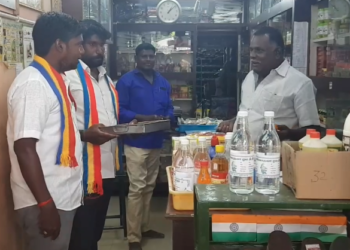 திருவாரூரில் பாட்டாளி மக்கள் கட்சியின் தலைவர் டாக்டர் அன்புமணி ராமதாஸின் பிறந்தநாளை கொண்டாடிய கட்சி