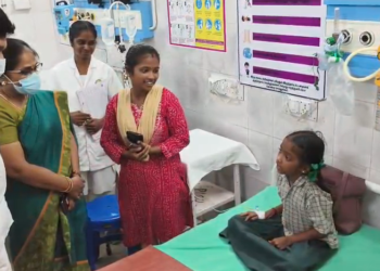 அன்னியூரில் சர்க்கரை கட்டி என நினைத்து பச்சைகற்பூரத்தை சாப்பிட்ட அரசுபள்ளி8மாணவிகள் வாய்ந்தி மயக்கம்