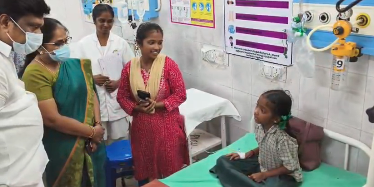 அன்னியூரில் சர்க்கரை கட்டி என நினைத்து பச்சைகற்பூரத்தை சாப்பிட்ட அரசுபள்ளி8மாணவிகள் வாய்ந்தி மயக்கம்