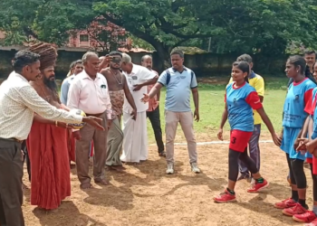மயிலாடுதுறையில் மாவட்ட அளவிலான இருபாலருக்கான வாலிபால் போட்டியில் 24 அணிகள் பங்கேற்பு