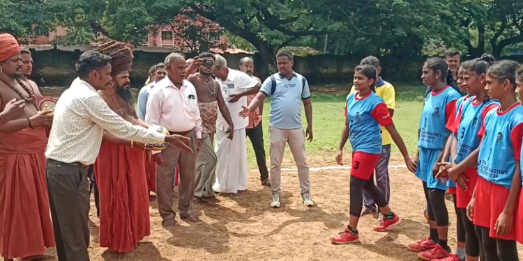 மயிலாடுதுறையில் மாவட்ட அளவிலான இருபாலருக்கான வாலிபால் போட்டியில் 24 அணிகள் பங்கேற்பு