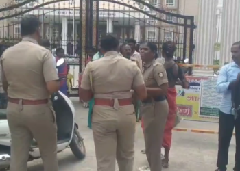 மயிலாடுதுறை மாவட்டஆட்சியர் குறைதீர் கூட்டத்திற்கு பெண் பேருந்தில் இருந்து இறங்கியவுடன் தீக்குளிப்பு