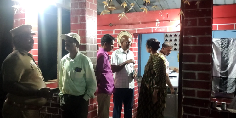 தரங்கம்பாடி  நண்டலாறு சோதனை சாவடியில் லஞ்ச ஒழிப்புத்துறை போலீசார் திடீர் சோதனை