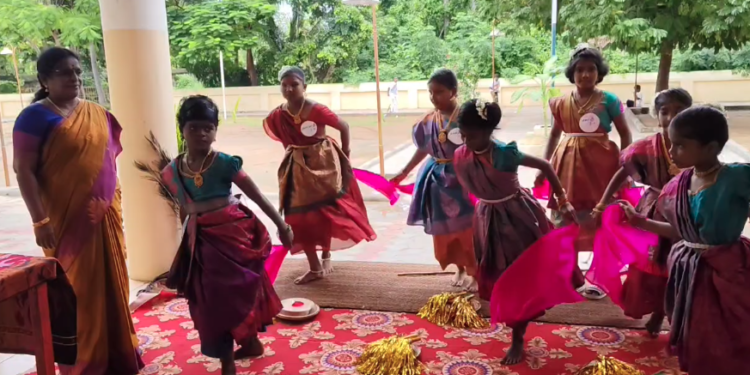 மயிலாடுதுறை மாவட்டத்தில் அரசு உதவிபெறும் தொடக்கப்பள்ளி மாணவர்களுக்கான கலை திருவிழா