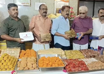 விழுப்புரம் புதிய பேருந்து நிலையம் எதிரே உள்ள அர்ச்சனா இனிப்பகத்தில் இந்த ஆண்டு தீபாவளி சிறப்பு விற்பனை