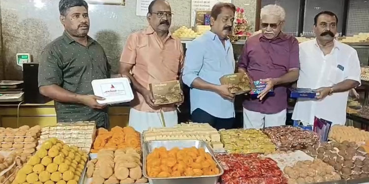 விழுப்புரம் புதிய பேருந்து நிலையம் எதிரே உள்ள அர்ச்சனா இனிப்பகத்தில் இந்த ஆண்டு தீபாவளி சிறப்பு விற்பனை