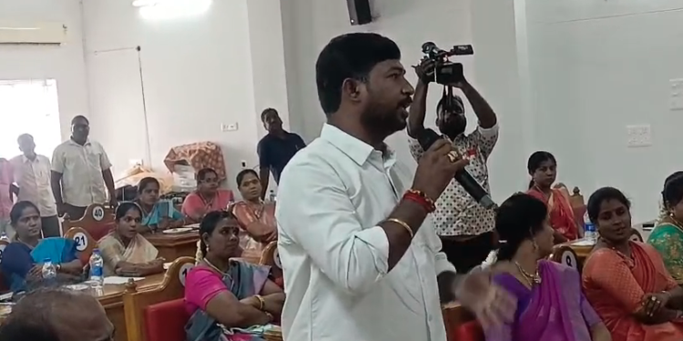 விழுப்புரம் நகராட்சியில் நகரமன்ற கூட்டத்தில் பரபரப்புADMKகவுன்சிலர் பதவியை ராஜினாமா