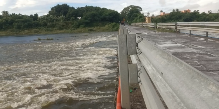 செங்கல்பட்டு விடிய விடிய கொட்டித் தீர்த்த மழை பாலாற்றில் வெள்ள எச்சரிக்கை