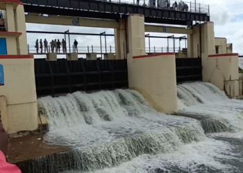 தமிழகத்தில் சில தினங்களாக பரவலாக மழை பெய்து வரும் நிலையில் புழல் ஏரி 750 கன அடி நீர் திறக்கப்பட்டுள்ளது