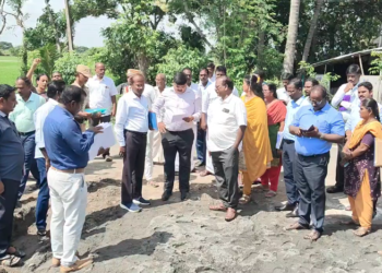 மயிலாடுதுறை மேலையூர் கிராமத்தில் இயங்கி வரும் நேரடி நெல் கொள்முதல் நிலையத்தில் நெல் கொள்முதல்&கொள்முதல் செய்யப்பட்ட நெல் மூட்டைகளின் நகர்வு பணி