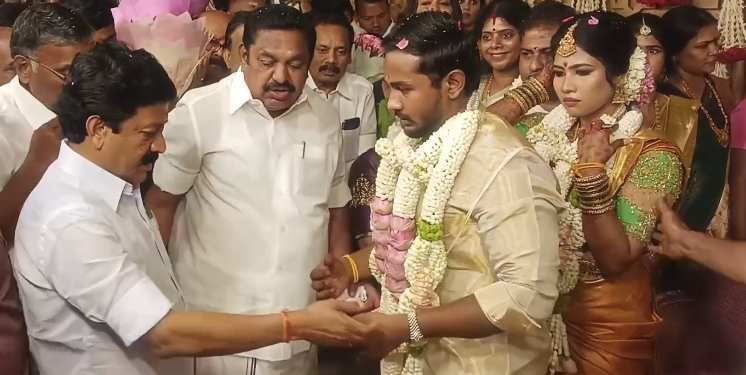 முன்னாள் அமைச்சர் சிவி சண்முகம் இல்ல திருமண விழா எடப்பாடி பழனிச்சாமி மணமக்களை வாய்த்தினார்