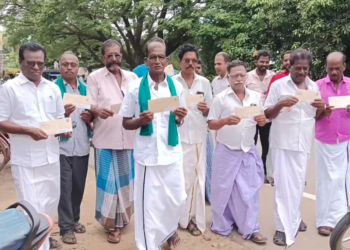 மழையால் பாதிக்கப்பட்ட நெற்பயிர்களுக்கு நிவாரணம் கோரி தமிழக முதல்வருக்கு பதிவு தபால் அனுப்பிய விவசாயிகள்