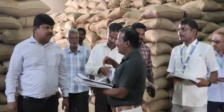 மயிலாடுதுறை மாவட்டத்தில் தினசரி3,000டன் நெல் கொள்முதல், சேமிப்பு & நகர்வு பணி ஆய்வு