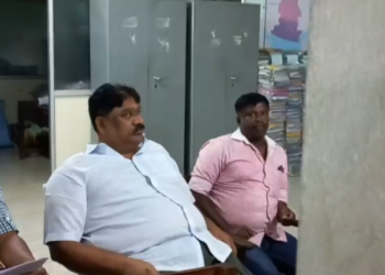 கொள்ளையனிடமே கொள்ளையடித்த காவல்ஆய்வாளர் 1 லட்சத்து 15 ஆயிரம்வாங்கியபோது லஞ்சஒழிப்புபிரிவு போலீசாரால்கைது