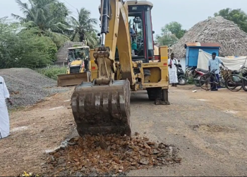 திருக்கடையூரில் இருந்து சீவகசிந்தாமணி உள்ளிட்ட கிராமங்களுக்கு செல்லும் சாலை17ஆண்டுகளுக்கு பிறகு சாலைஅமைக்கும் பணி