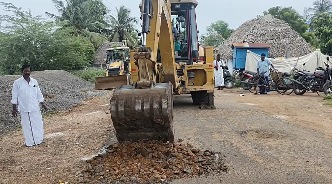 திருக்கடையூரில் இருந்து சீவகசிந்தாமணி உள்ளிட்ட கிராமங்களுக்கு செல்லும் சாலை17ஆண்டுகளுக்கு பிறகு சாலைஅமைக்கும் பணி