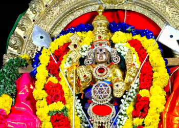 மன்னார்குடி அருகே மேலவாசல் சுப்பிரமணிய சுவாமி கோவிலில் முருகப்பெருமான் அரக்கனை வதம் செய்த காட்சி