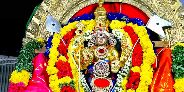 மன்னார்குடி அருகே மேலவாசல் சுப்பிரமணிய சுவாமி கோவிலில் முருகப்பெருமான் அரக்கனை வதம் செய்த காட்சி