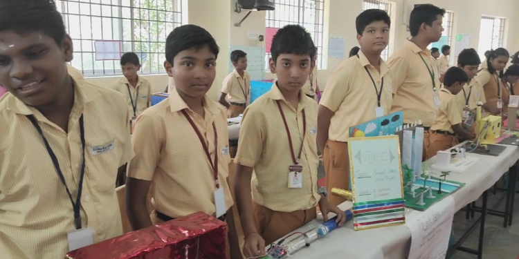 மயிலாடுதுறையில் தருமபுரம் ஆதீன மடாதிபதியின் அறுபதாவது பிறந்தநாளை முன்னிட்டு நடைபெற்ற அறிவியல் கண்காட்சி