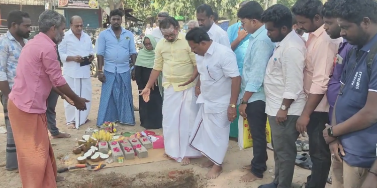 மயிலாடுதுறை நகராட்சி சார்பாக ரூ 90 லட்சம் மதிப்பீட்டில் புதிய நகராட்சி வணிக வளாகம் கட்டும் பணிக்கு அடிக்கல் நாட்டு விழா