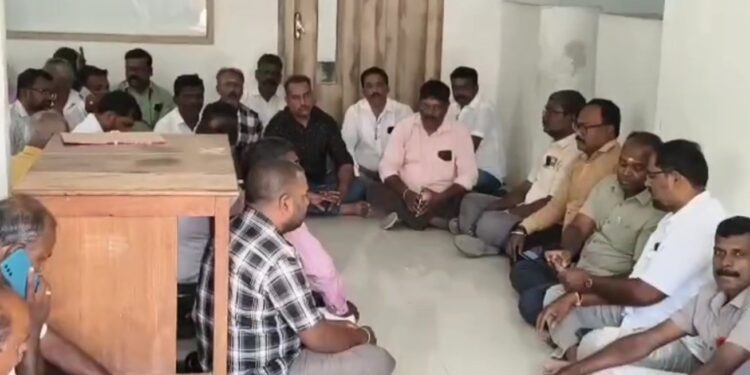 மதுபான பாட்டில்களில் ஸ்டிக்கர் ஒட்ட மாட்டோம்..!